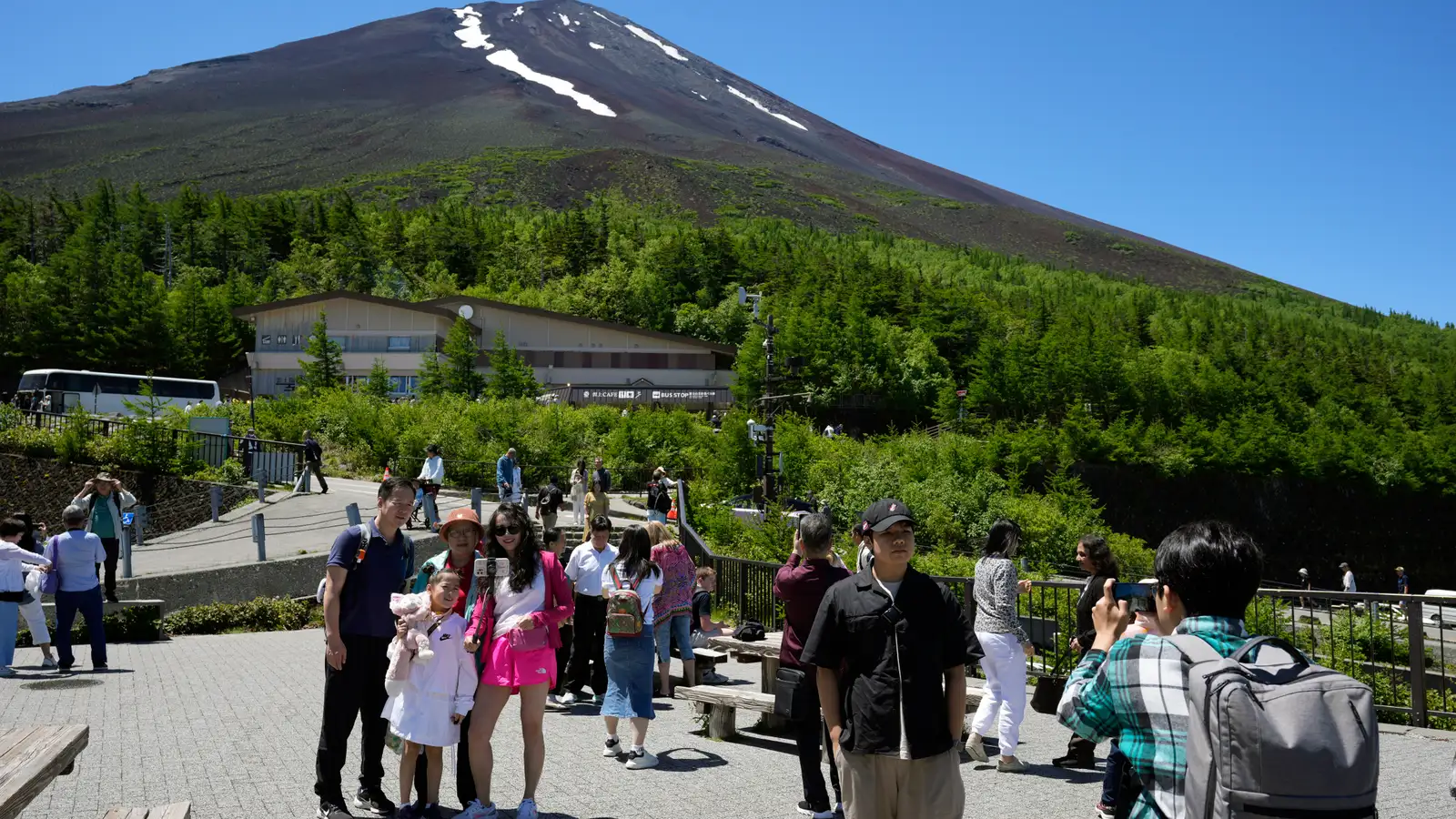 Faðir skildi sjö ára son sinn eftir meðan hann sjálfur hélt áfram að klífa hlíðar Fuji