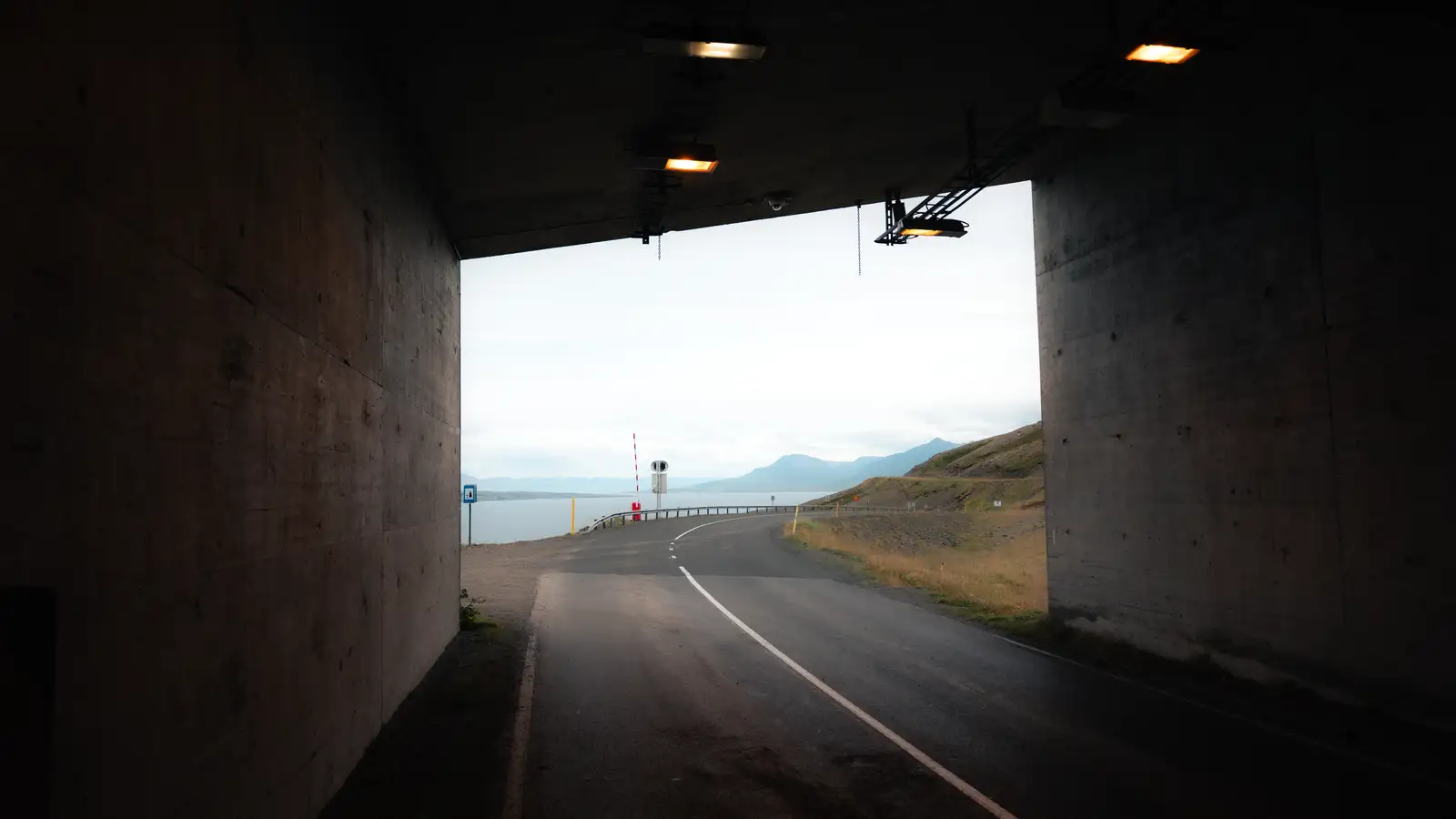 Hálfs árs fangelsi fyrir að sprengja heimagerða sprengju í Múlagöngum