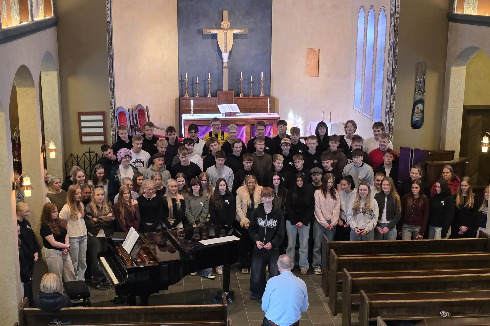 Nemendur í Menntaskólanum að Laugarvatni og í Fjölbrautaskóla Suðurlands á Selfossi hafa mikinn áhuga á kórsöng.