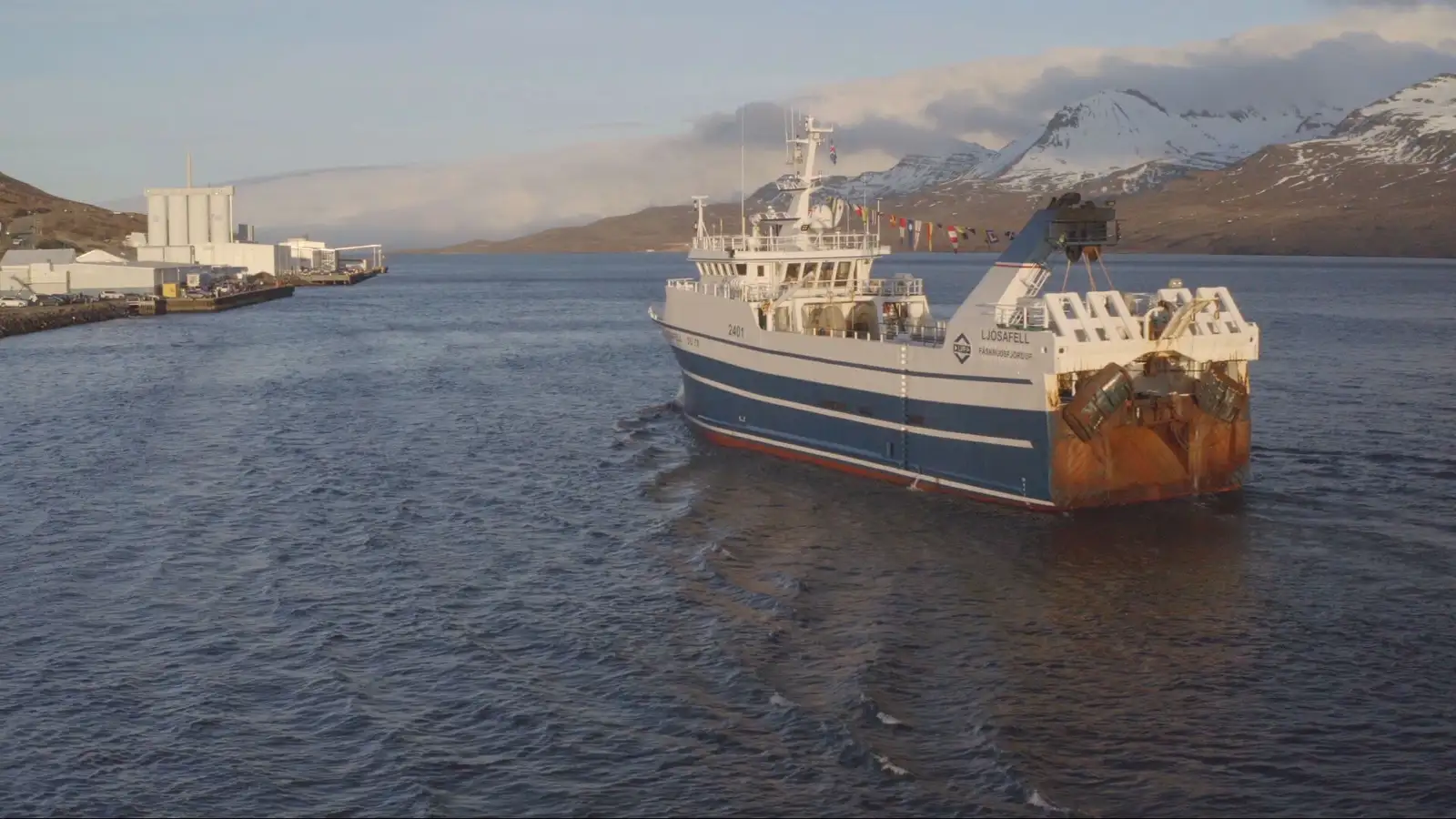 Gamla skipið kvaddi og hið nýja boðið velkomið