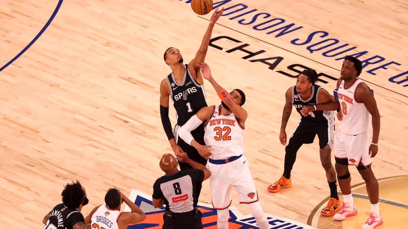 San Antonio minnkaði muninn gegn New York