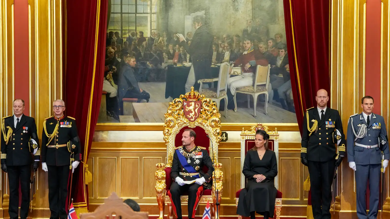 Noregskonungur segir öryggi landsins ógnað