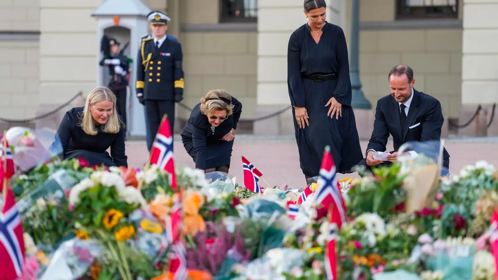 Mette-Marit ekki viðstödd þegar Hákon sver embættiseið