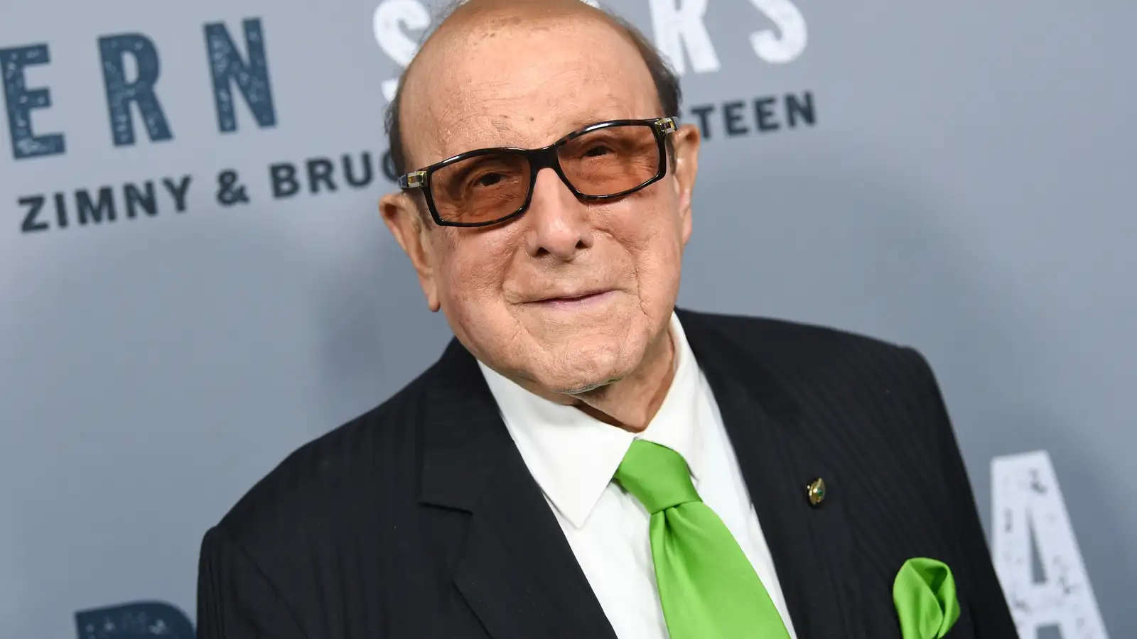 Clive Davis er látinn