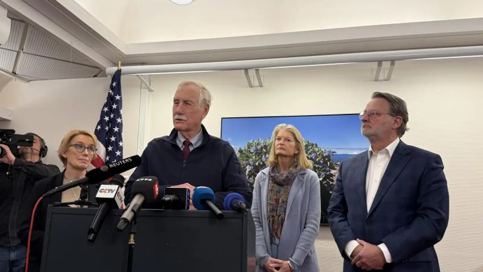 Bandarískir öldungadeildarþingmenn: Brýnt að endurreisa traustið milli landanna tveggja