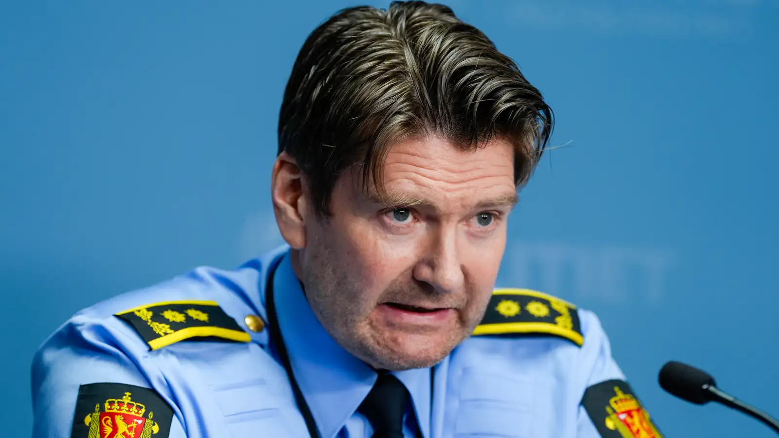 Móður brugðið eftir hún var bendluð við sprengjutilræði sona sinna