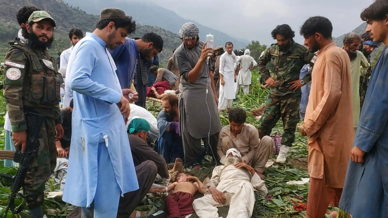 Minnst 20 látin eftir að jarðskjálfti af stærðinni 6,3 reið yfir nærri Mazar-Sharif