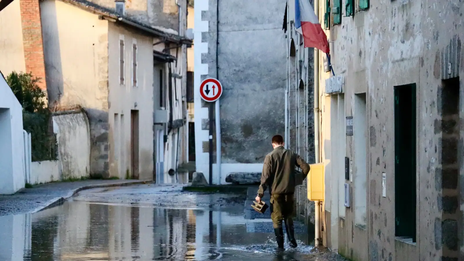 Þrír fórust í óveðri í Frakklandi og á Spáni