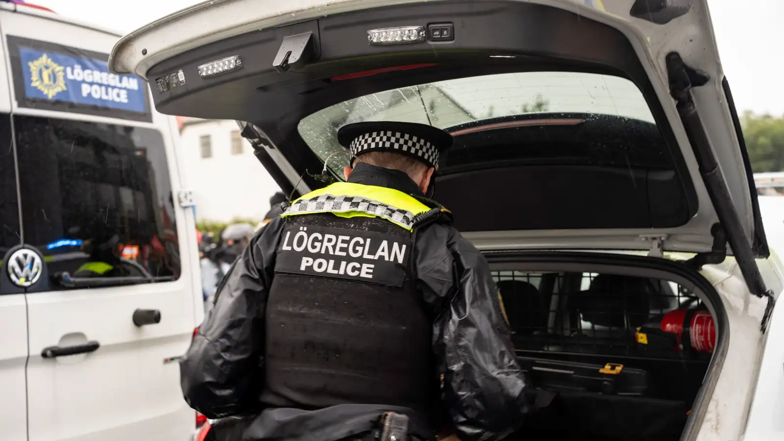 Með kannabis, ketamín, LSD, hníf og riffilskot í bílnum