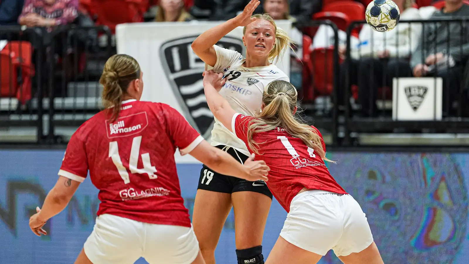 Valskonur unnu ÍBV í handboltanum