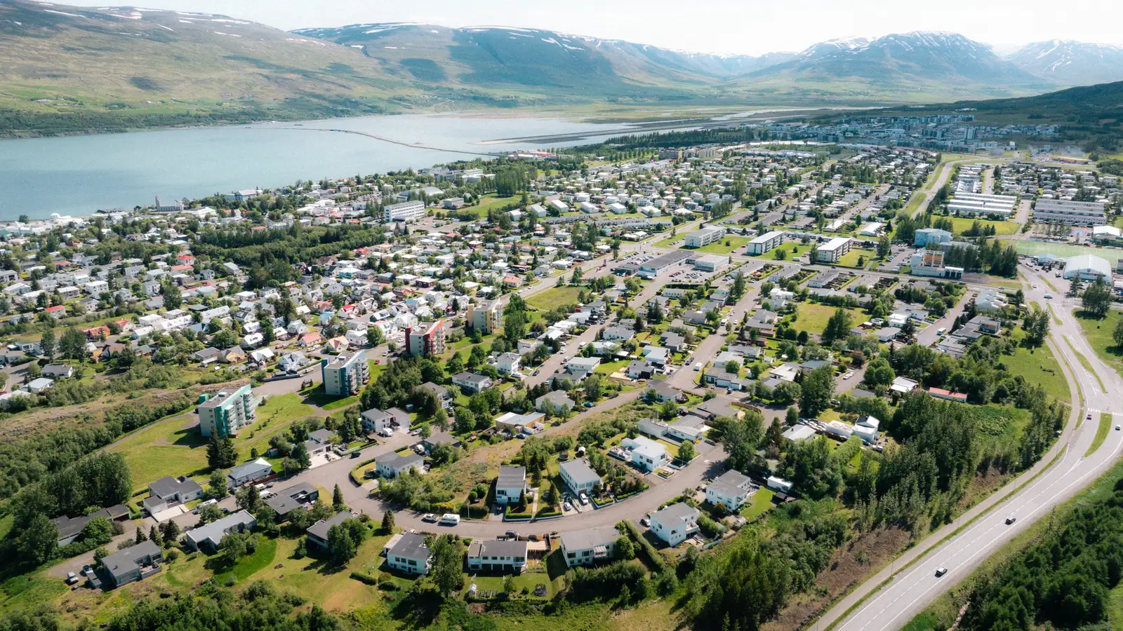 Stúlkan sem leitað var að á Akureyri fundin heil á húfi