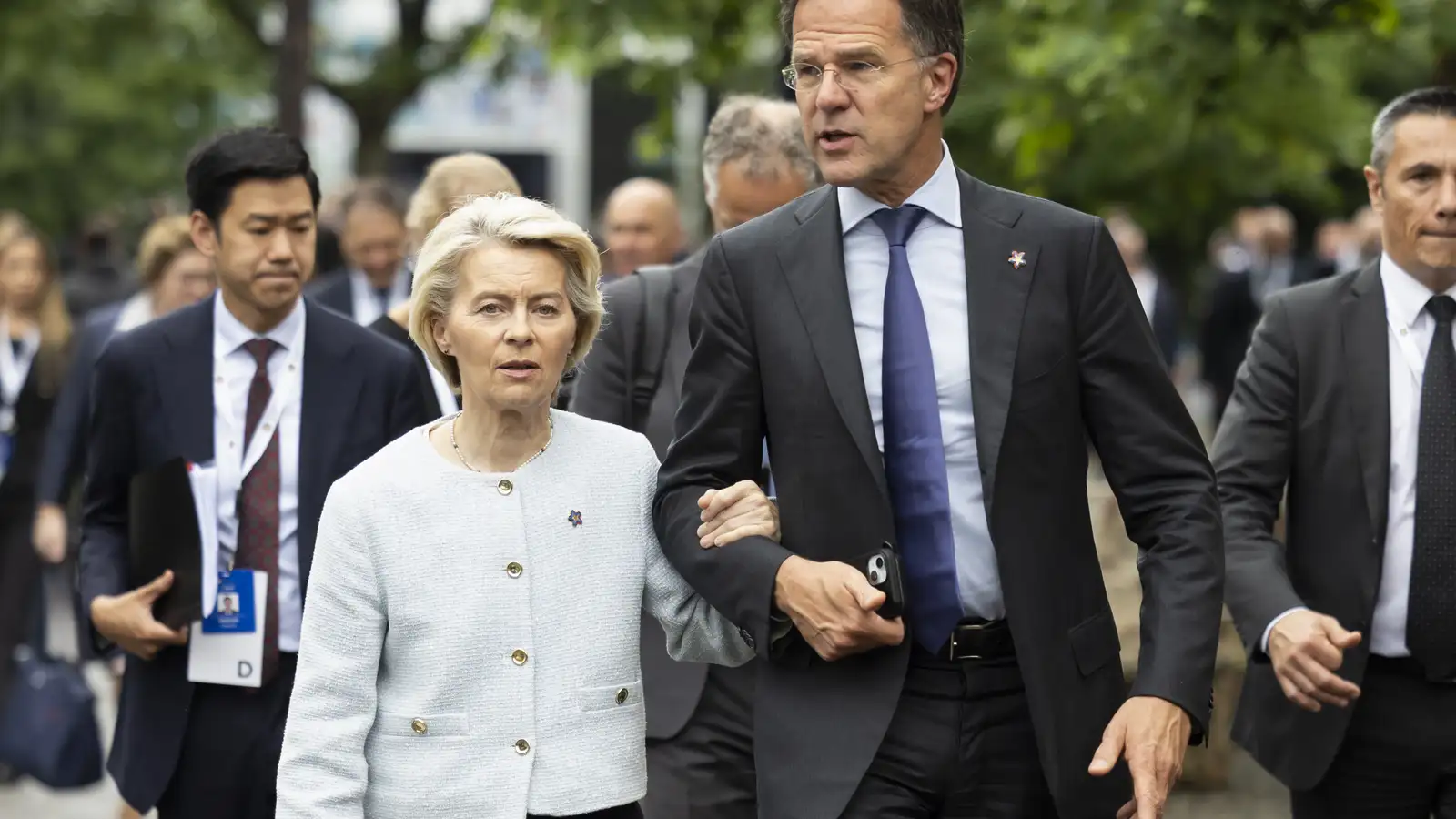 Landsmenn hlynntari NATO-aðild en áður en andvígari inngöngu í ESB