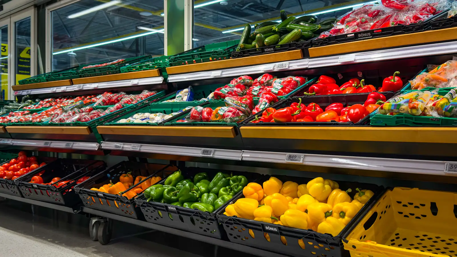 Telur fyrirtæki hafa gengið á lagið og hækkað verð í skjóli gjaldahækkana hins opinbera