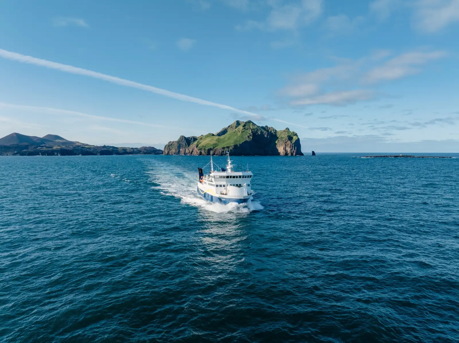 Breiðafjarðarferjan Baldur á siglingu frá Vestmannaeyjum.