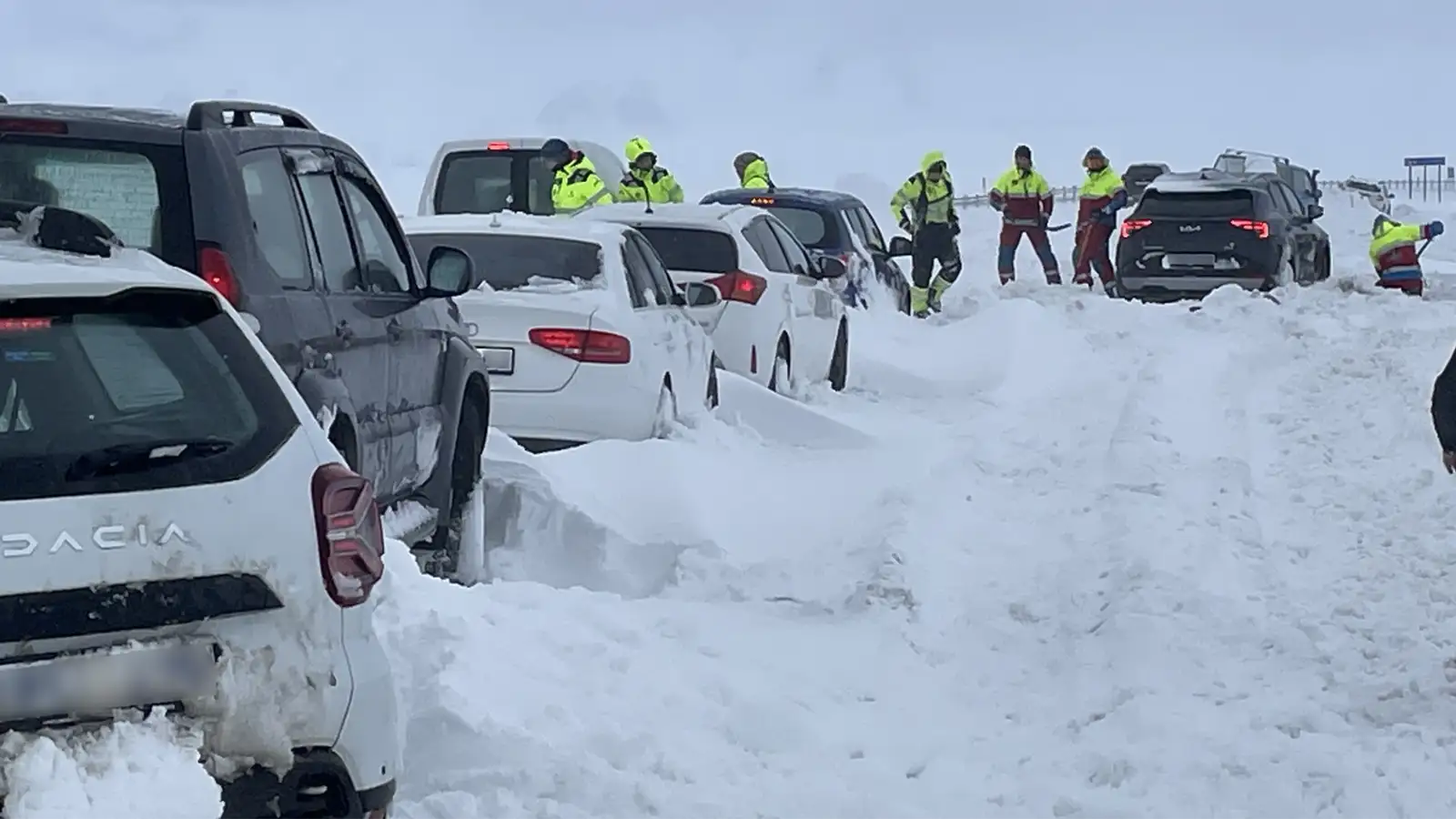 Illviðri um allt land – Rýma hús á Seyðisfirði vegna snjóflóðahættu
