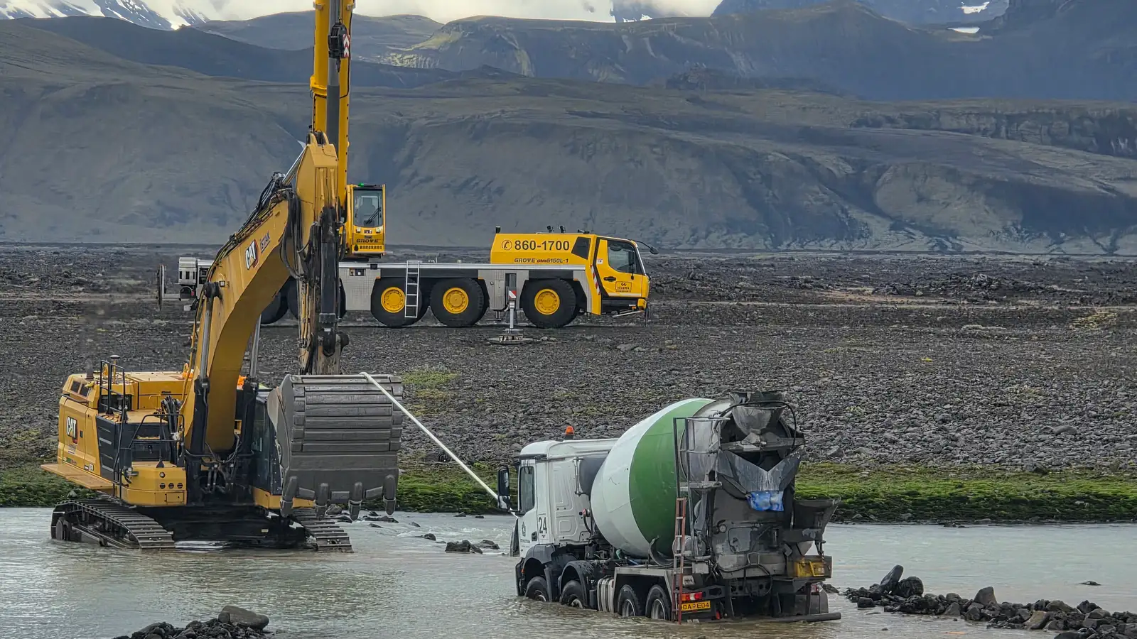 Brúin yfir Þjórsá verður opnuð í kvöld eða strax í fyrramálið
