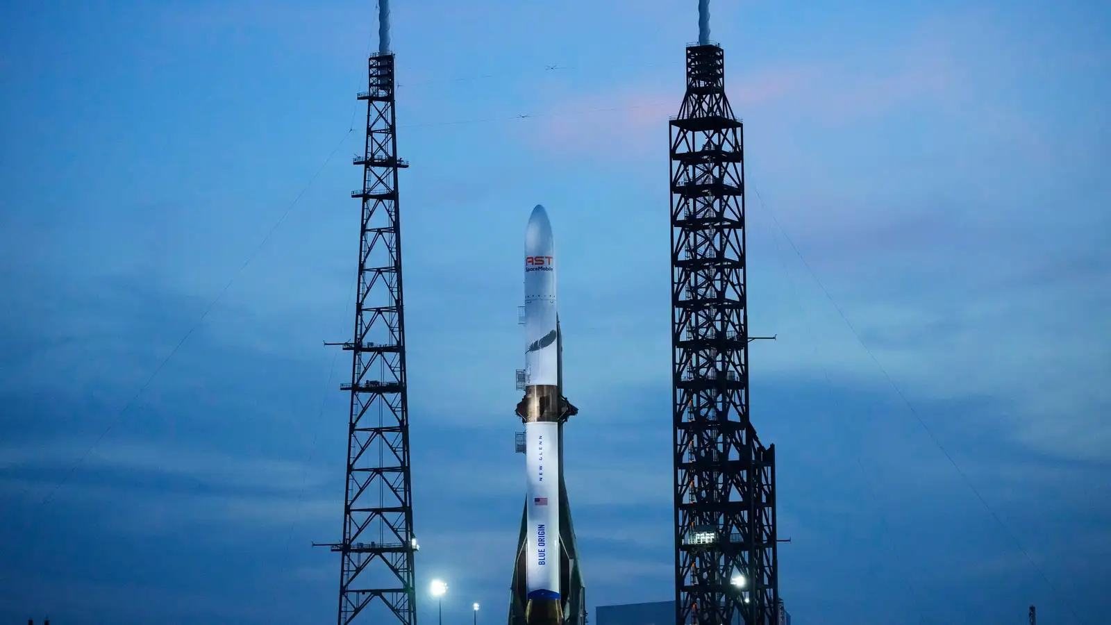 New Glenn-eldflaug Blue Origin leystist upp í eldhnött á skotpalli í Flórída