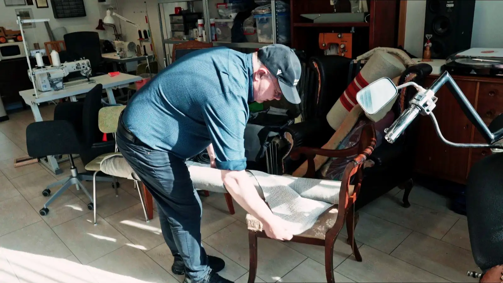 Bólstraði stóla úr strönduðu póstskipi