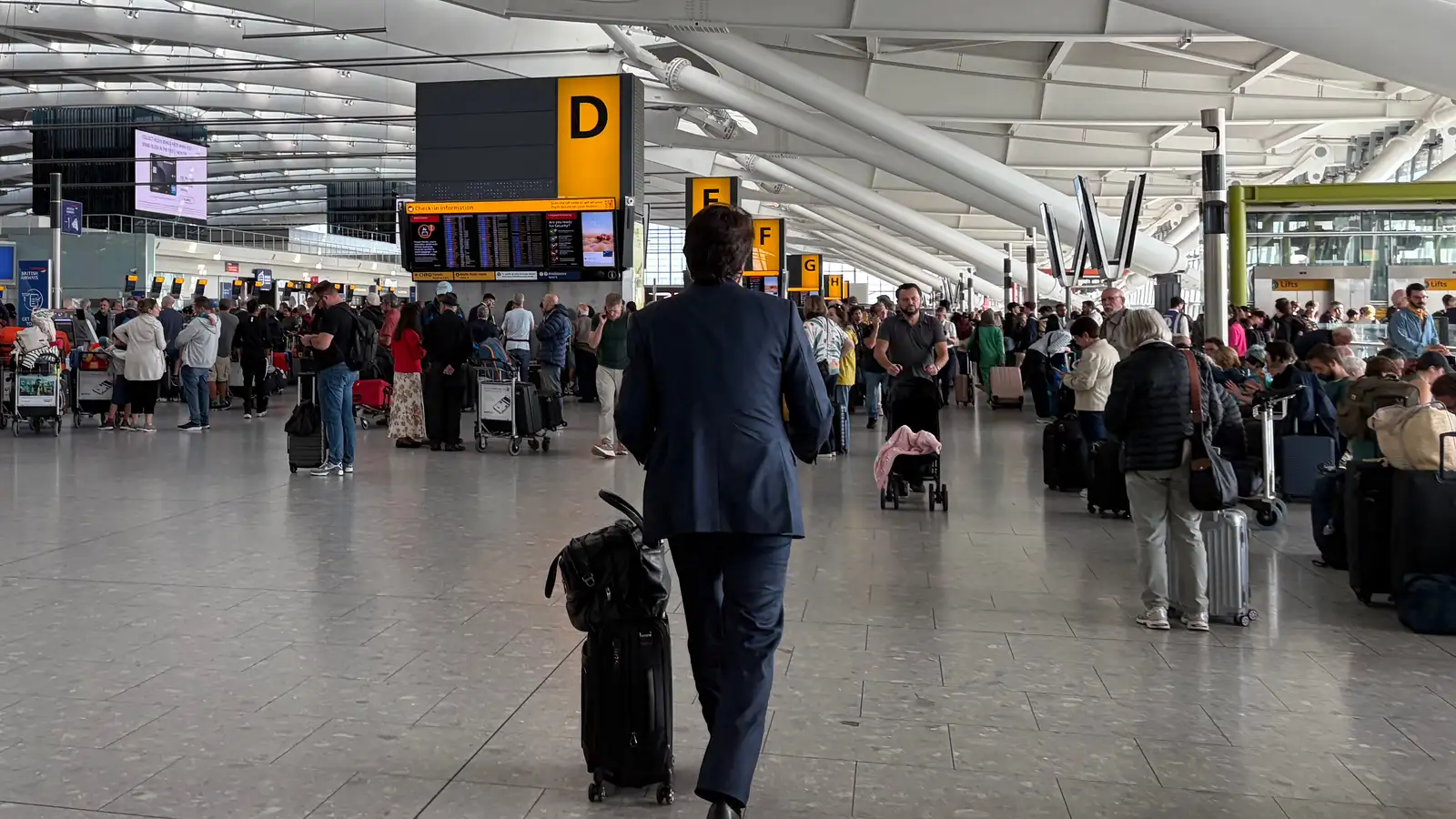 177 flugferðum aflýst í Bretlandi í dag