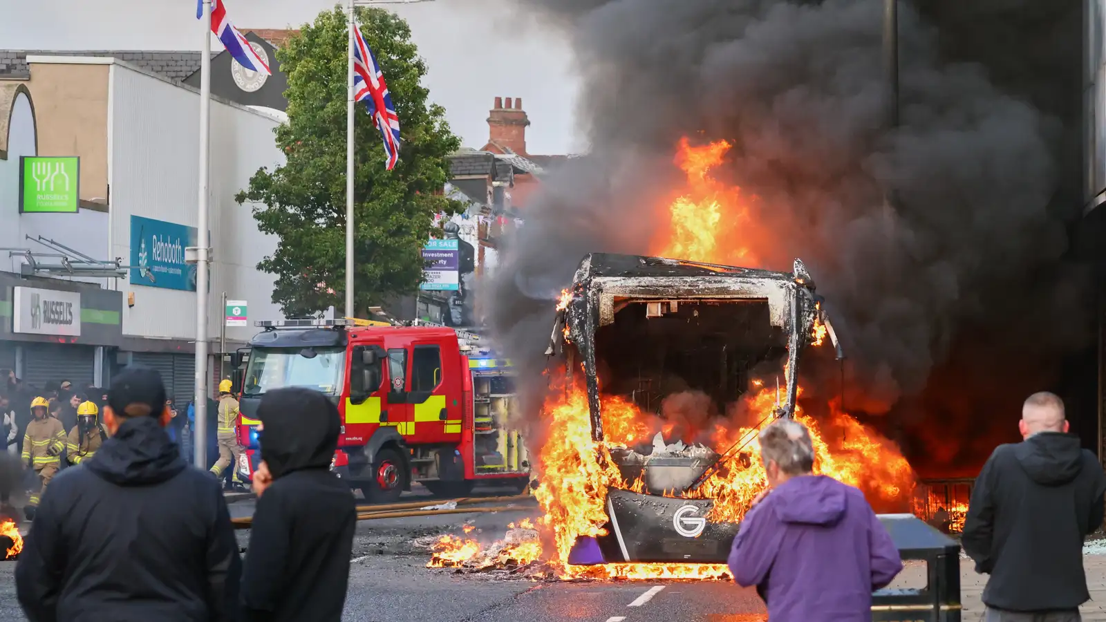 Árásarmaðurinn í Belfast ákærður – Mótmæli víða í borginni