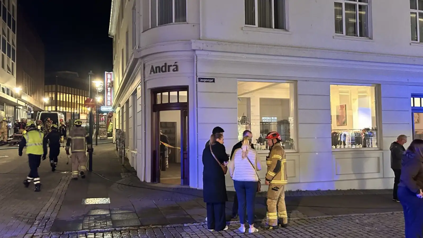 Maður handtekinn vegna rannsóknar á bruna og tvær líkamsárásir til rannsóknar