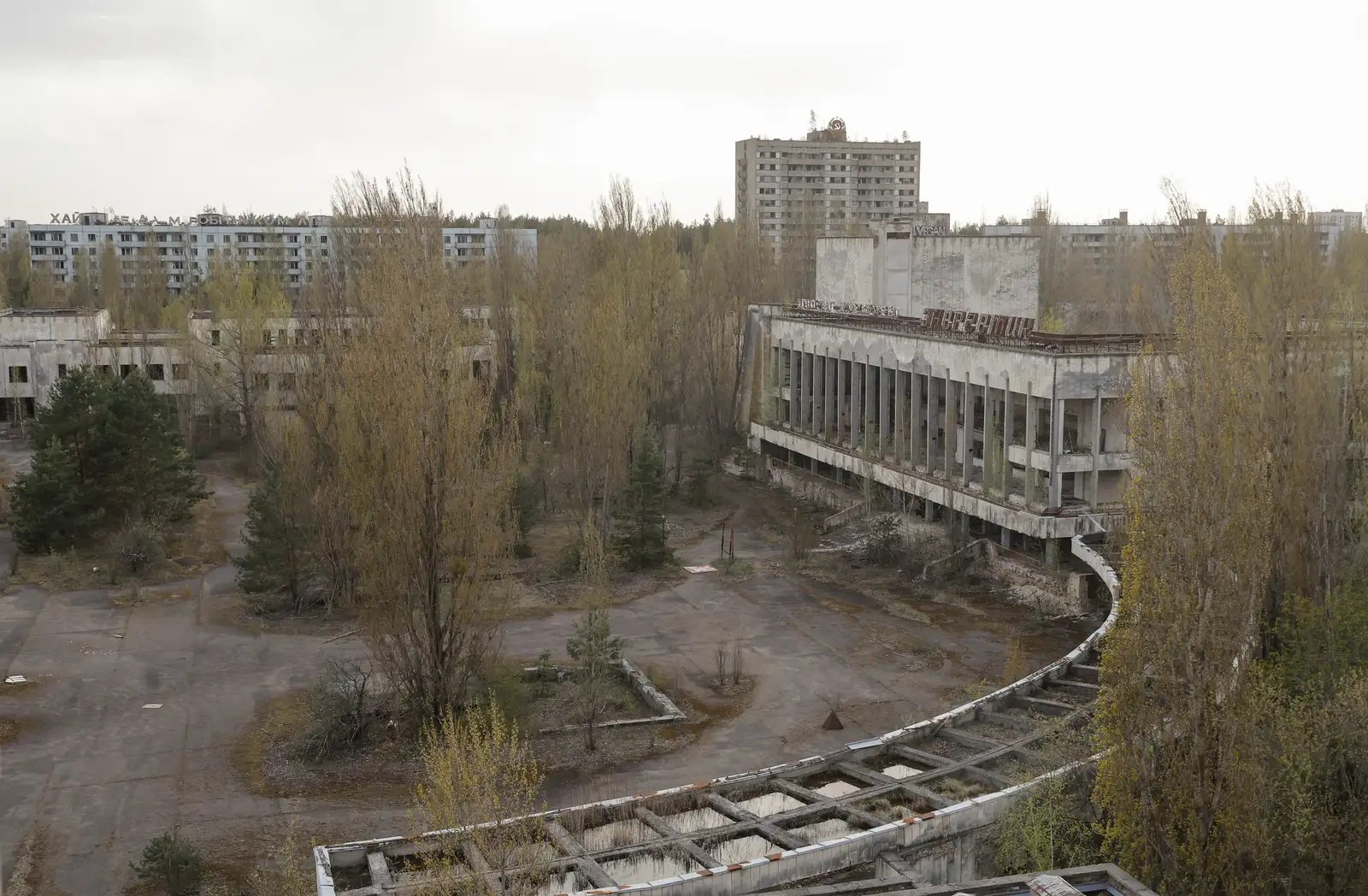 epa12911003 The abandoned city of Prypyatat near Chernobyl, Ukraine, 23 April 2026 (issued 24 April 2026). Ukraine will mark the 40th anniversary of the Chernobyl disaster on 26 April 2026. The explosion of reactor 4 of the Chernobyl nuclear power plant in the early hours of 26 April 1986 is still regarded as the worst nuclear disaster to date.  EPA/SERGEY DOLZHENKO