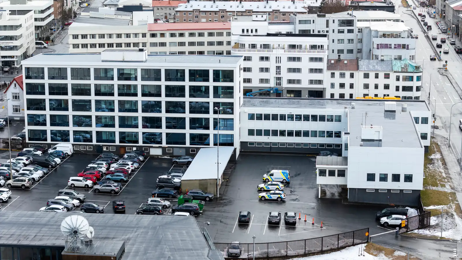 Handtekinn fyrir að munda hníf en reyndist vera að tína blóm
