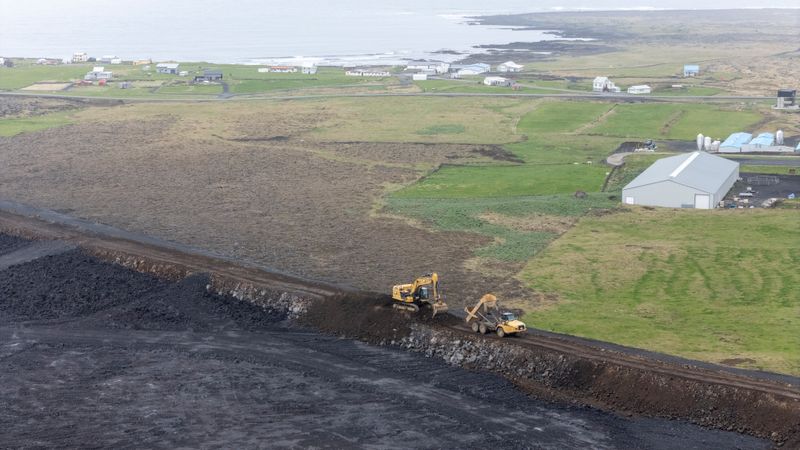 Die Arbeiten an den Verteidigungsanlagen gehen weiter, obwohl der Ausbruch bereits zum achten Mal begonnen hat. Foto aufgenommen am 30. Mai 2024.