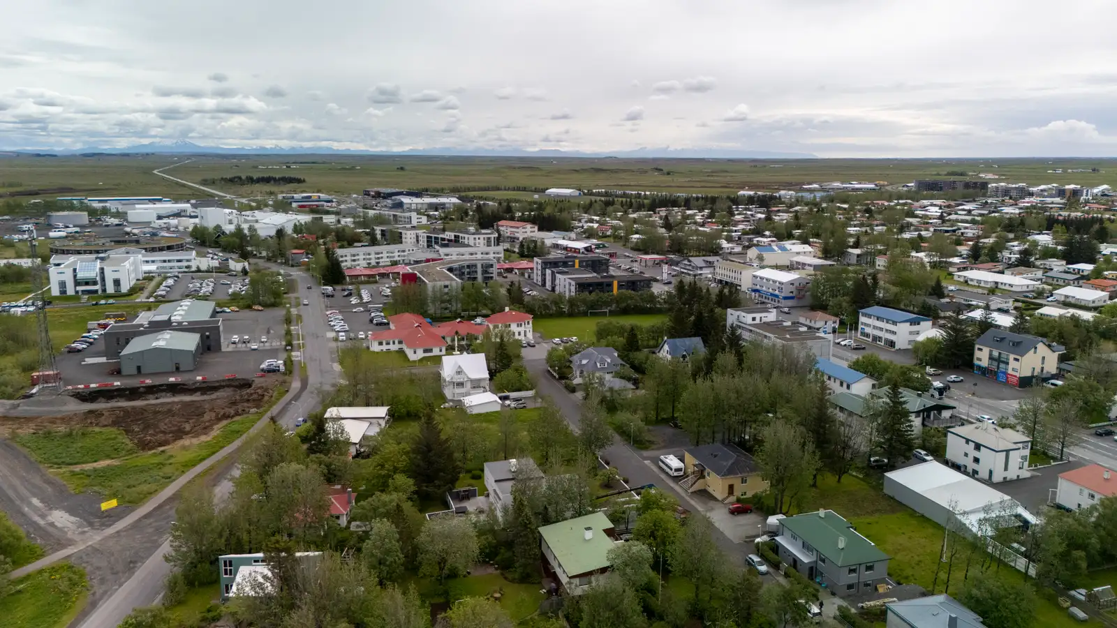 Eldur kviknaði í fötum á nytjamarkaði