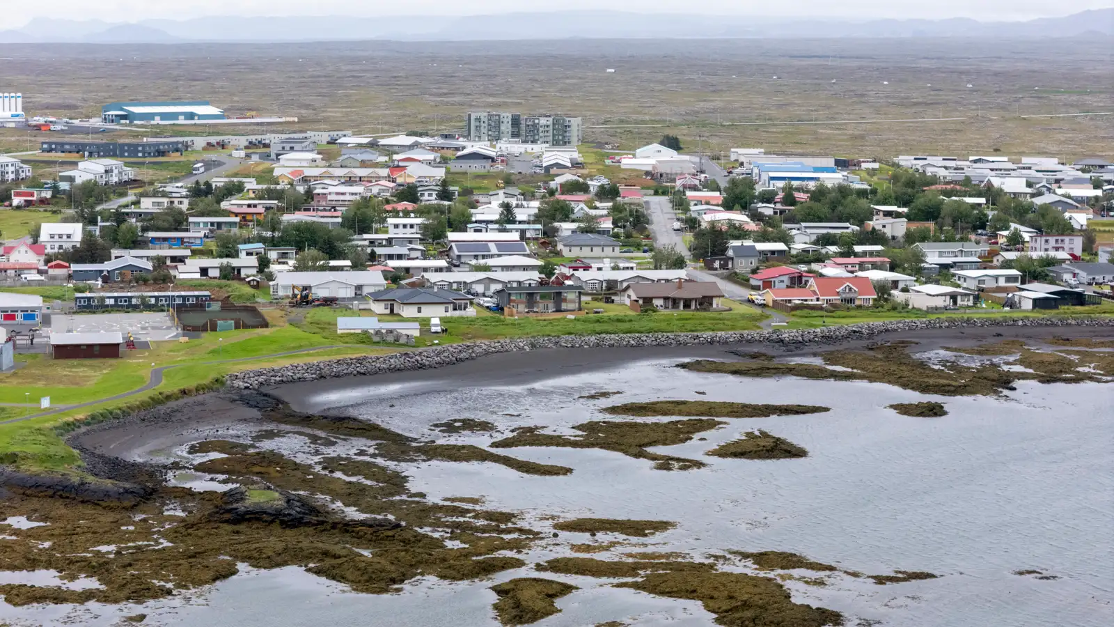 Einn fluttur á heilbrigðisstofnun vegna eldsvoða í Vogum