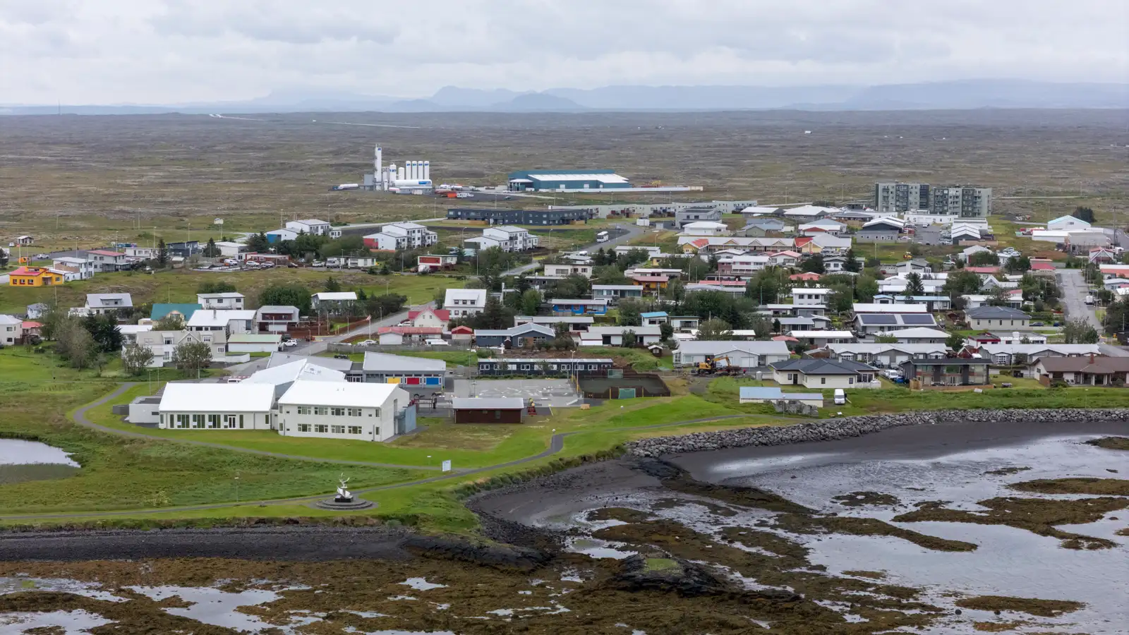 Heitt vatn alls staðar um miðnætti