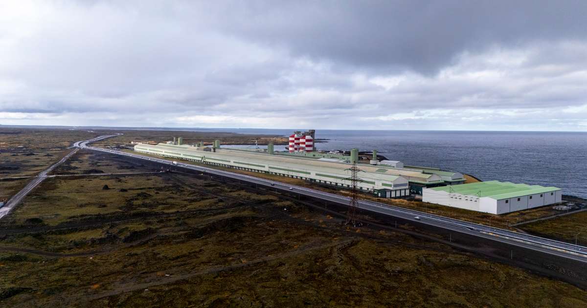 Árekstur á Reykjanesbraut gæti valdið umferðartöfum