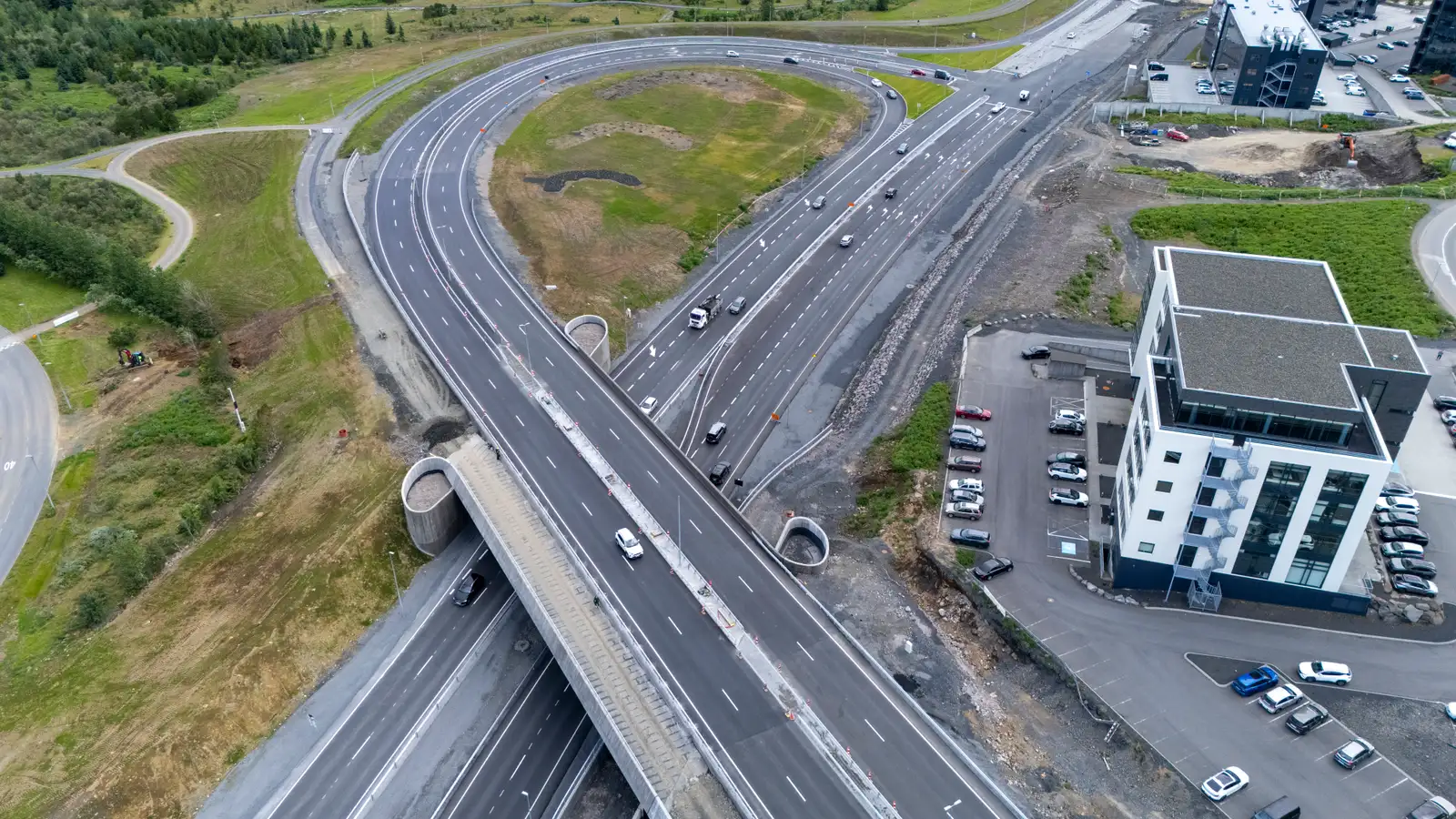Opnað fyrir umferð um nýjan Arnarnesveg í dag