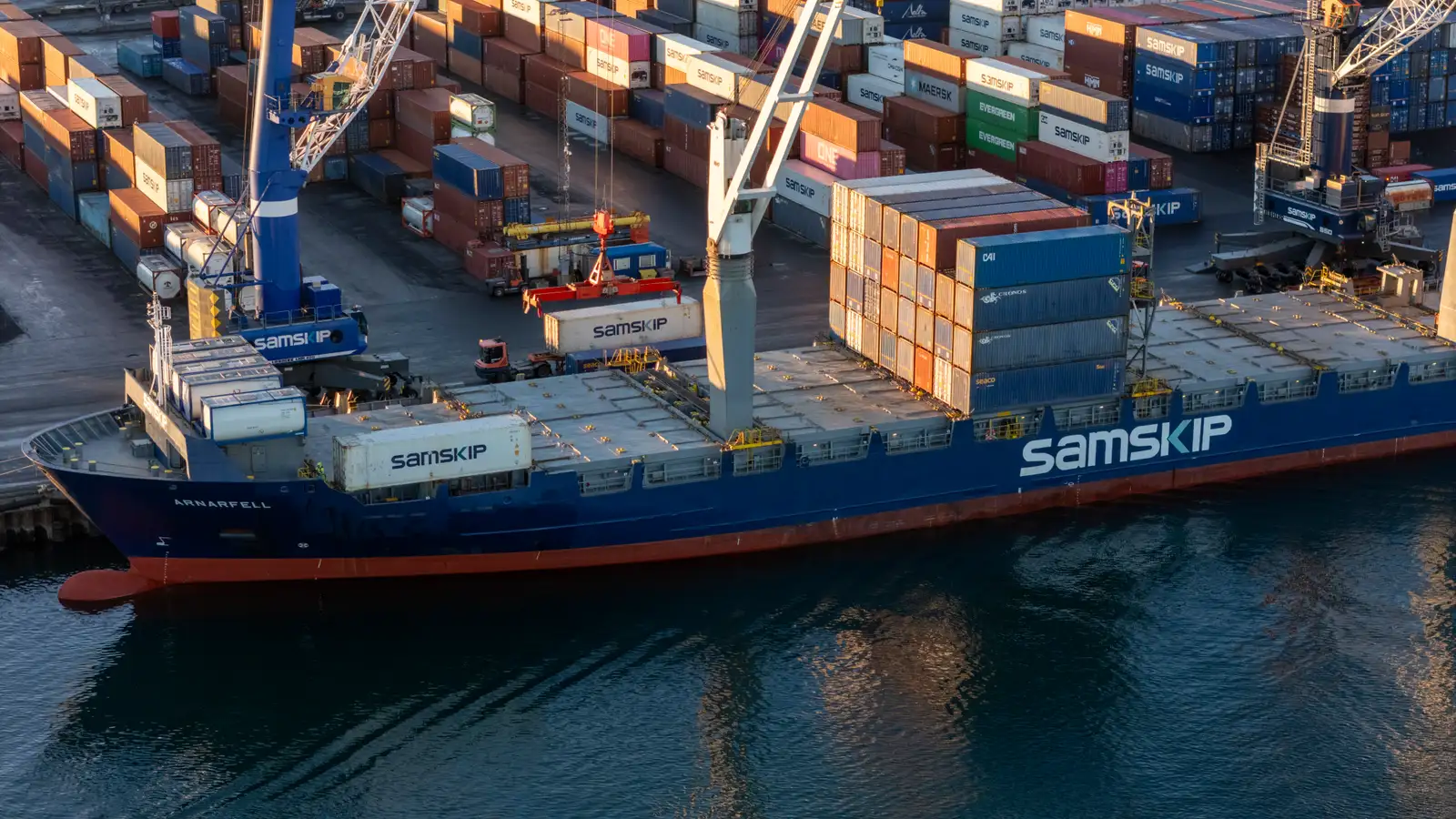 Boluda Shipping kaupir Samskip