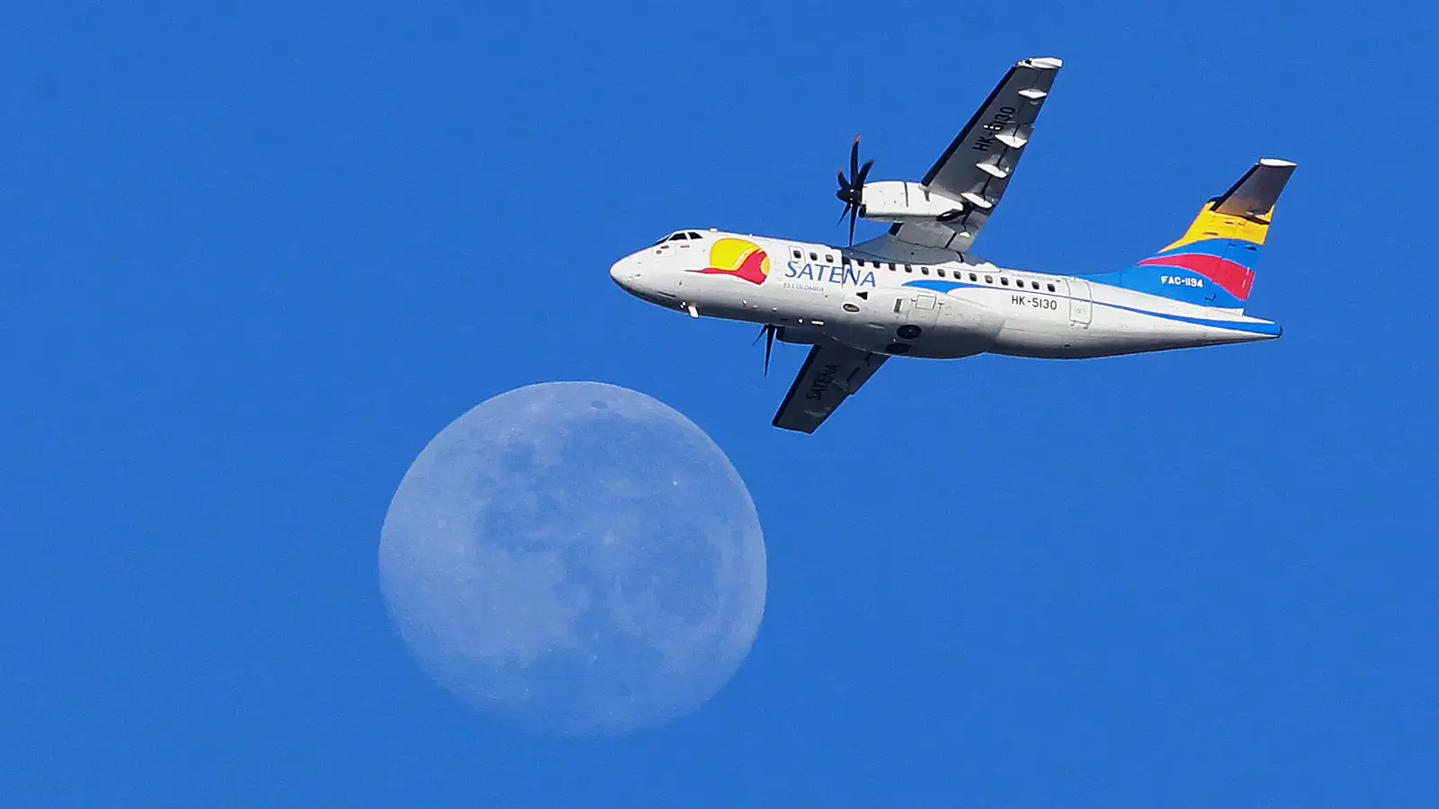 Þingmaður meðal látinna í mannskæðu flugslysi í Kólumbíu