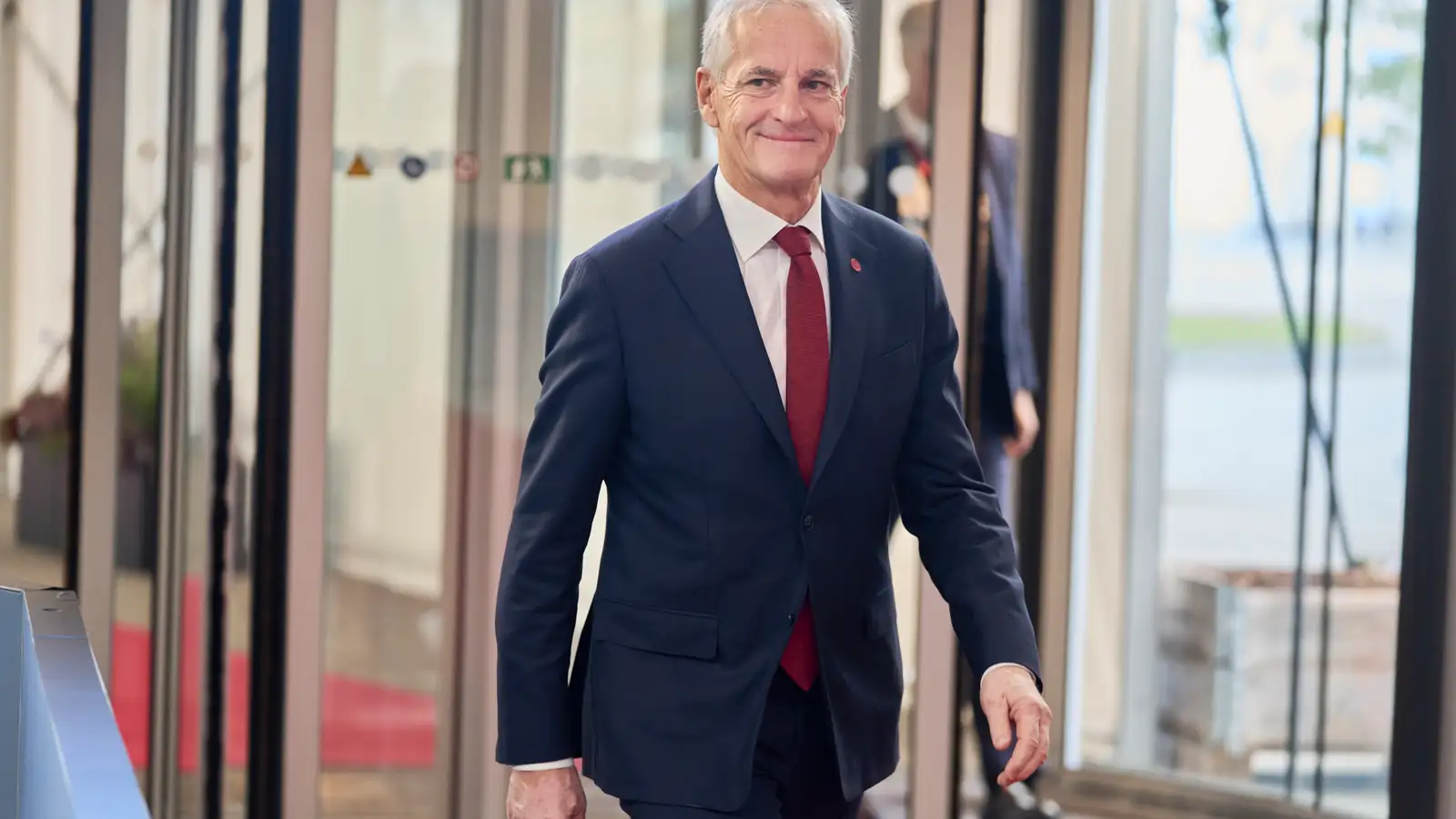 Støre krafinn svara um styrki til hugveitu með tengsl við Epstein