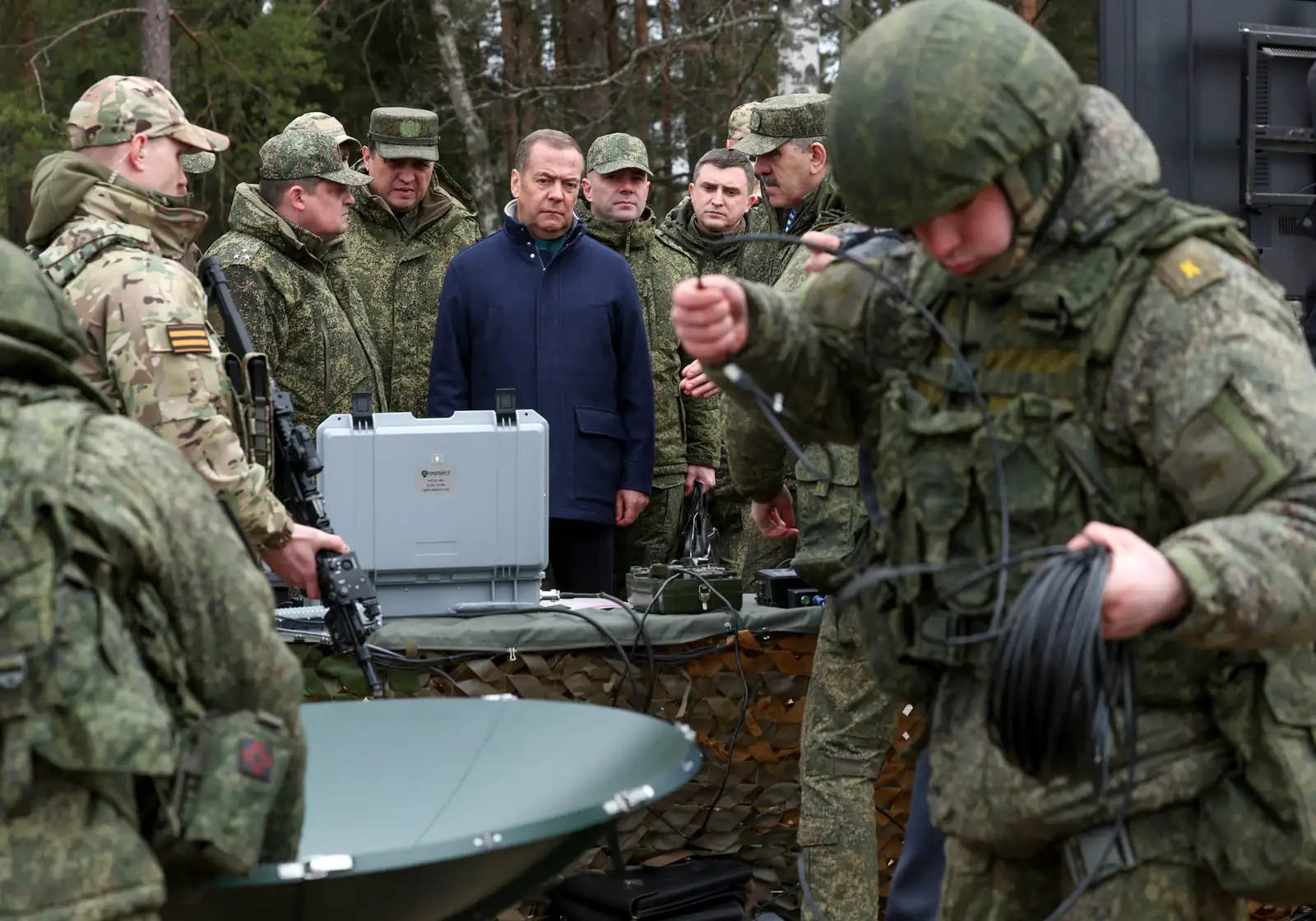 epa12924965 Deputy Chairman of the Russian Security Council Dmitry Medvedev visits a training centre of the Leningrad Military District, near St.Petersburg, Russia, 30 April 2026.  EPA/EKATERINA SHTUKINA/ SPUTNIK / GOVERNMENT PRESS SERVICE / POOL MANDATORY CREDIT