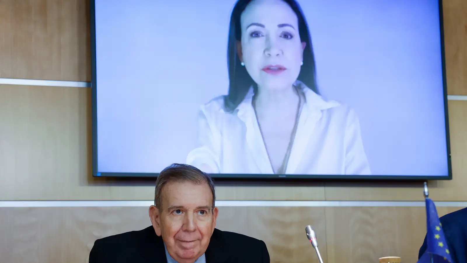 Gonzalez krefst forsetakosninga svo fljótt sem verða má og lýsir stuðningi við Machado