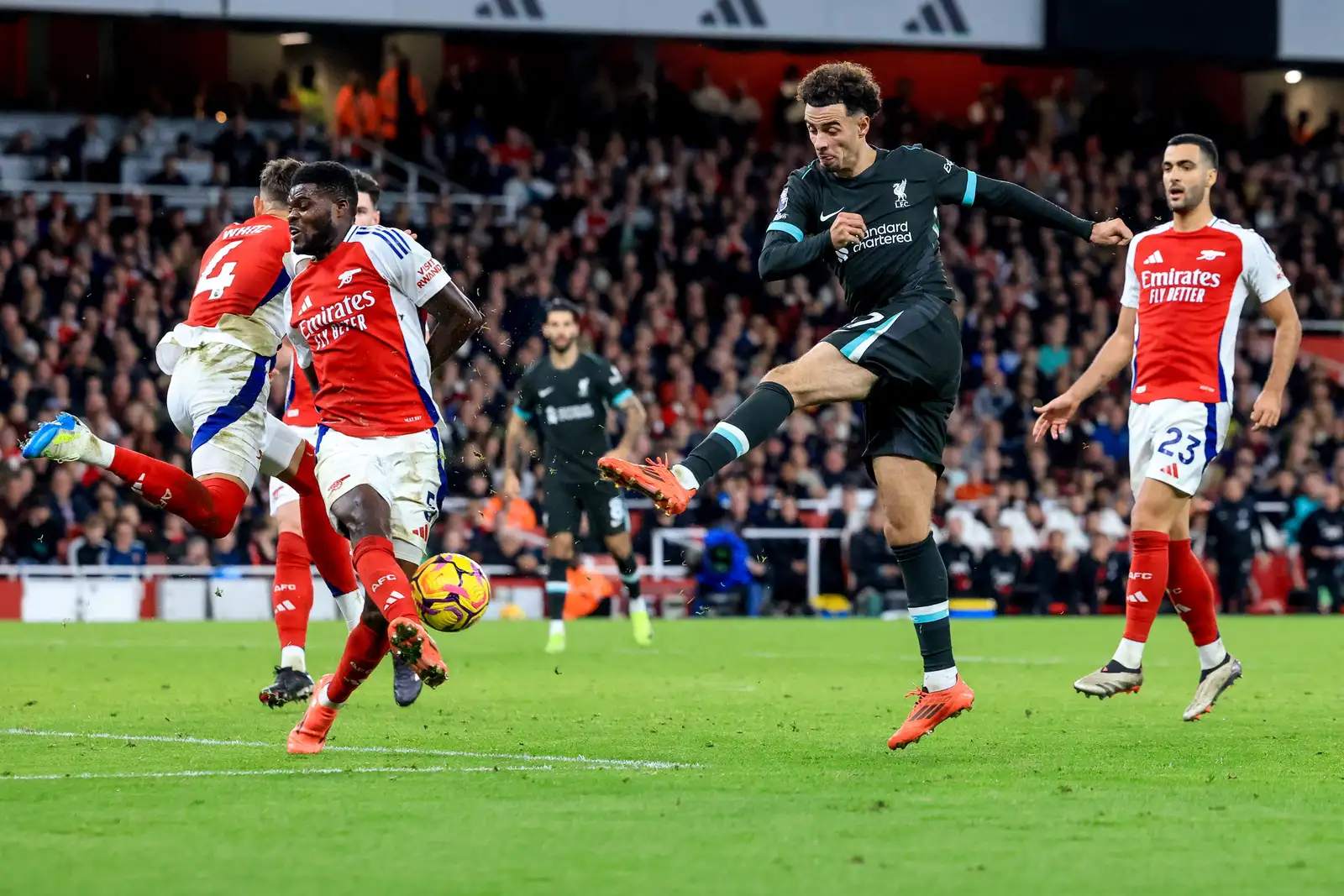 epa11687672 Curtis Jones of Liverpool (2-R) in action during the English Premier League soccer match between Arsenal FC and Liverpool FC, in London, Britain, 27 October 2024.  EPA-EFE/NEIL HALL EDITORIAL USE ONLY. No use with unauthorized audio, video, data, fixture lists, club/league logos, 'live' services or NFTs. Online in-match use limited to 120 images, no video emulation. No use in betting, games or single club/league/player publications.