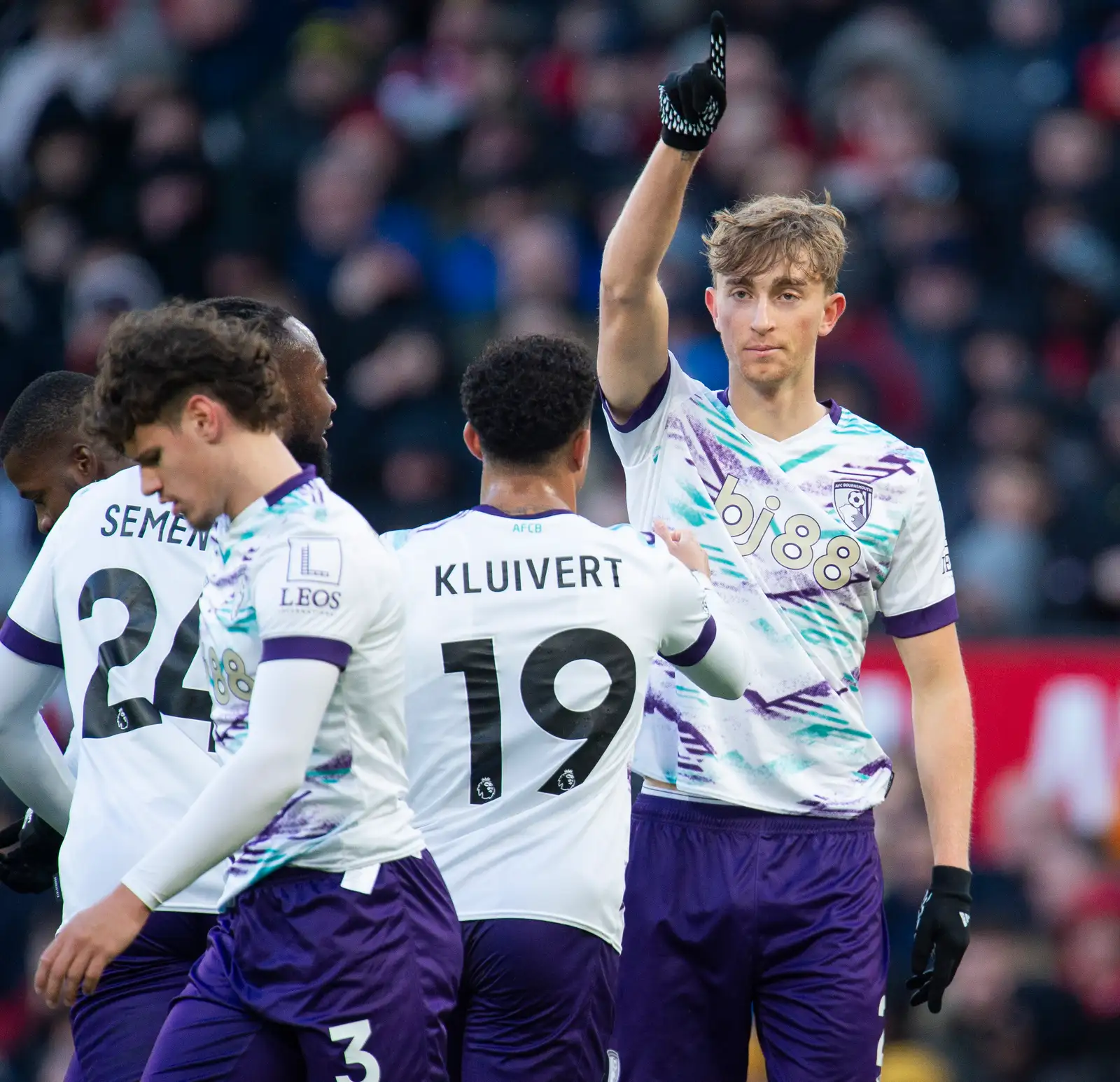 epa11789829 Dean Huijsen (R) of Bournemouth celebrates after scoring the opening goal during the English Premier League soccer match between Manchester United and AFC Bournemouth, in Manchester, Britain, 22 December 2024.  EPA-EFE/PETER POWELL EDITORIAL USE ONLY. No use with unauthorized audio, video, data, fixture lists, club/league logos, 'live' services or NFTs. Online in-match use limited to 120 images, no video emulation. No use in betting, games or single club/league/player publications.