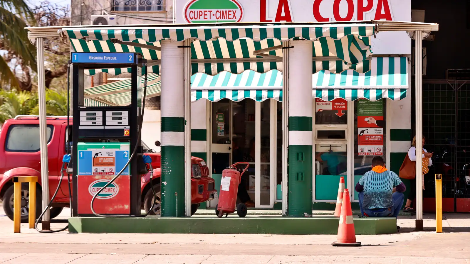 Hafnbann á olíu tekið að bíta á ferðir erlendra flugfélaga
