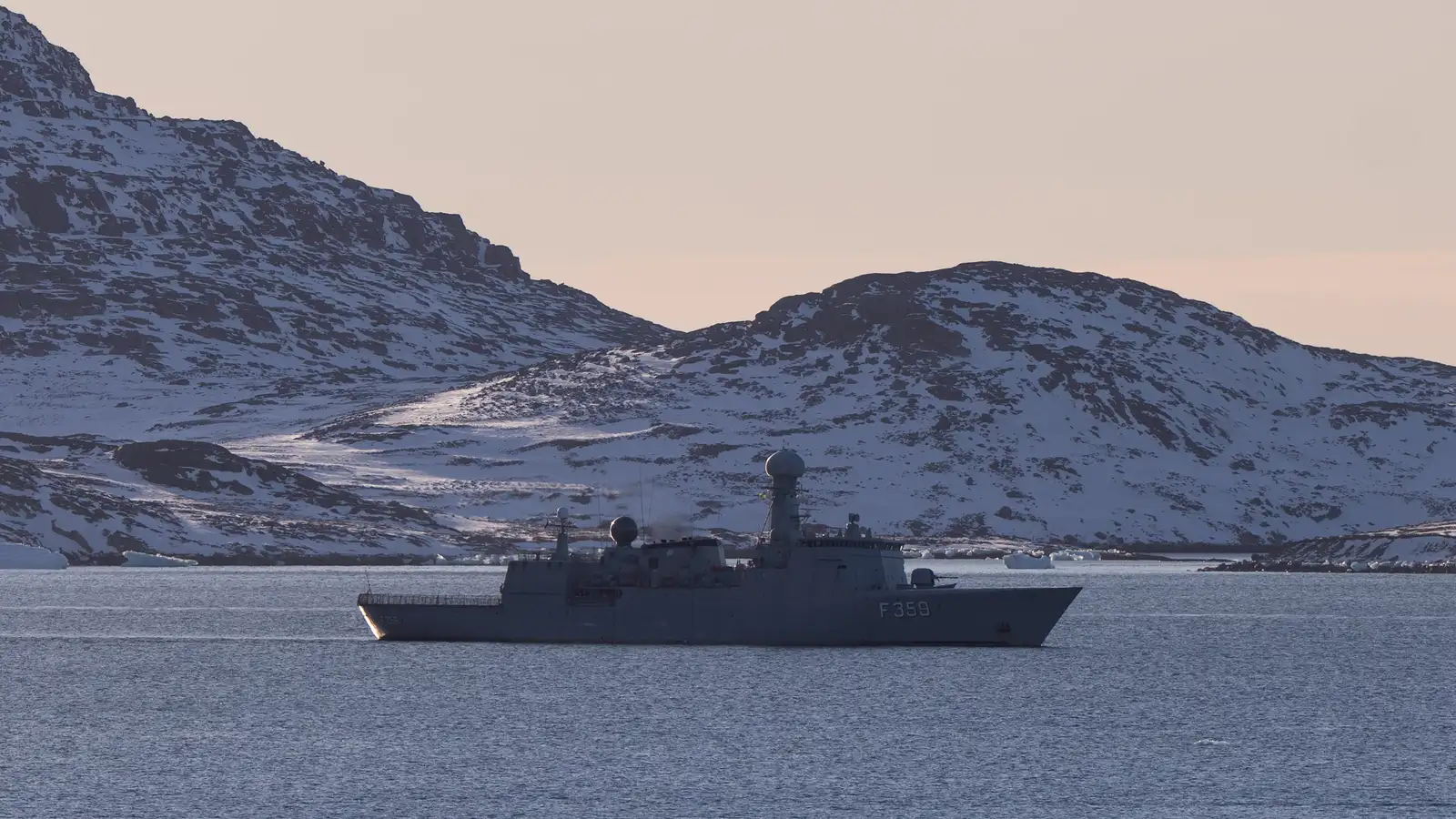 The Norwegian government wants to open three military bases in South Greenland
