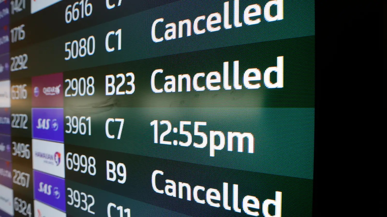 Þúsundum flugferða aflýst