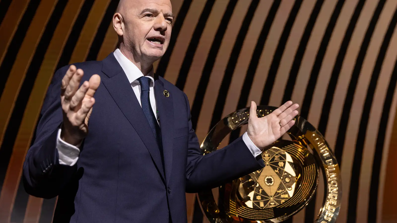 Hættur við að selja hlut í FIFA