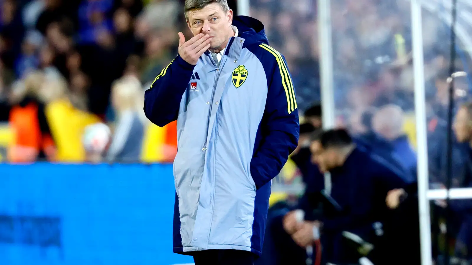 Baulað á Tomasson annan leikinn í röð