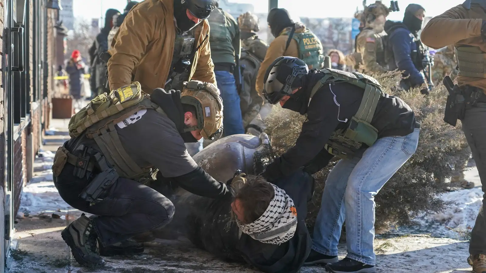 Alríkisfulltrúar sendir í leyfi vegna dráps Alex Prettis