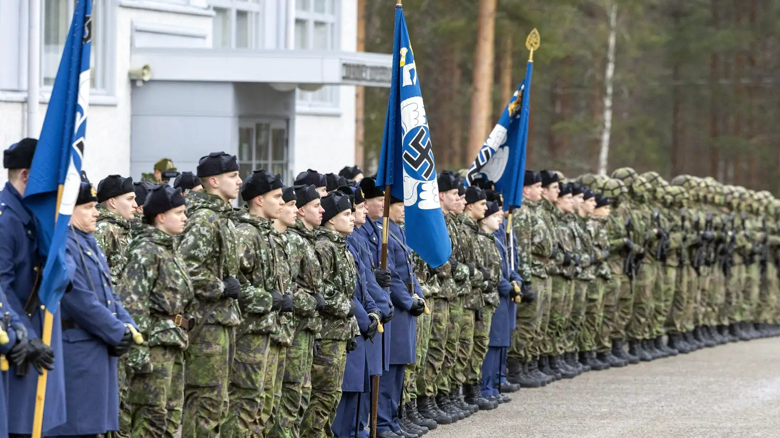 Finnski flugherinn hættir að flagga hakakrossum