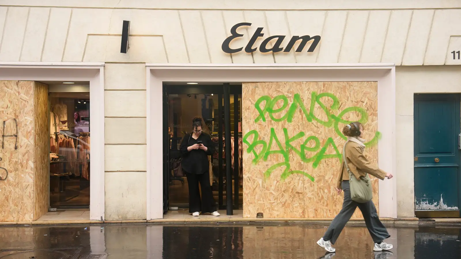 Viðbúnaður í París vegna fyrirhugaðra mótmæla