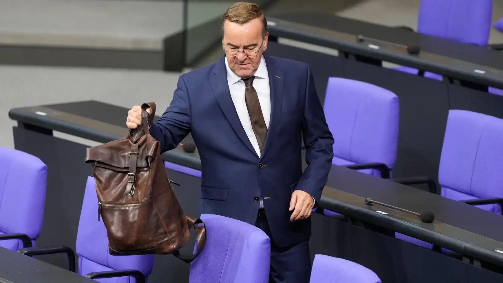 Hugmyndir um handahófskennda herkvaðningu valda óróa innan ríkisstjórnar og meðal ungs fólks