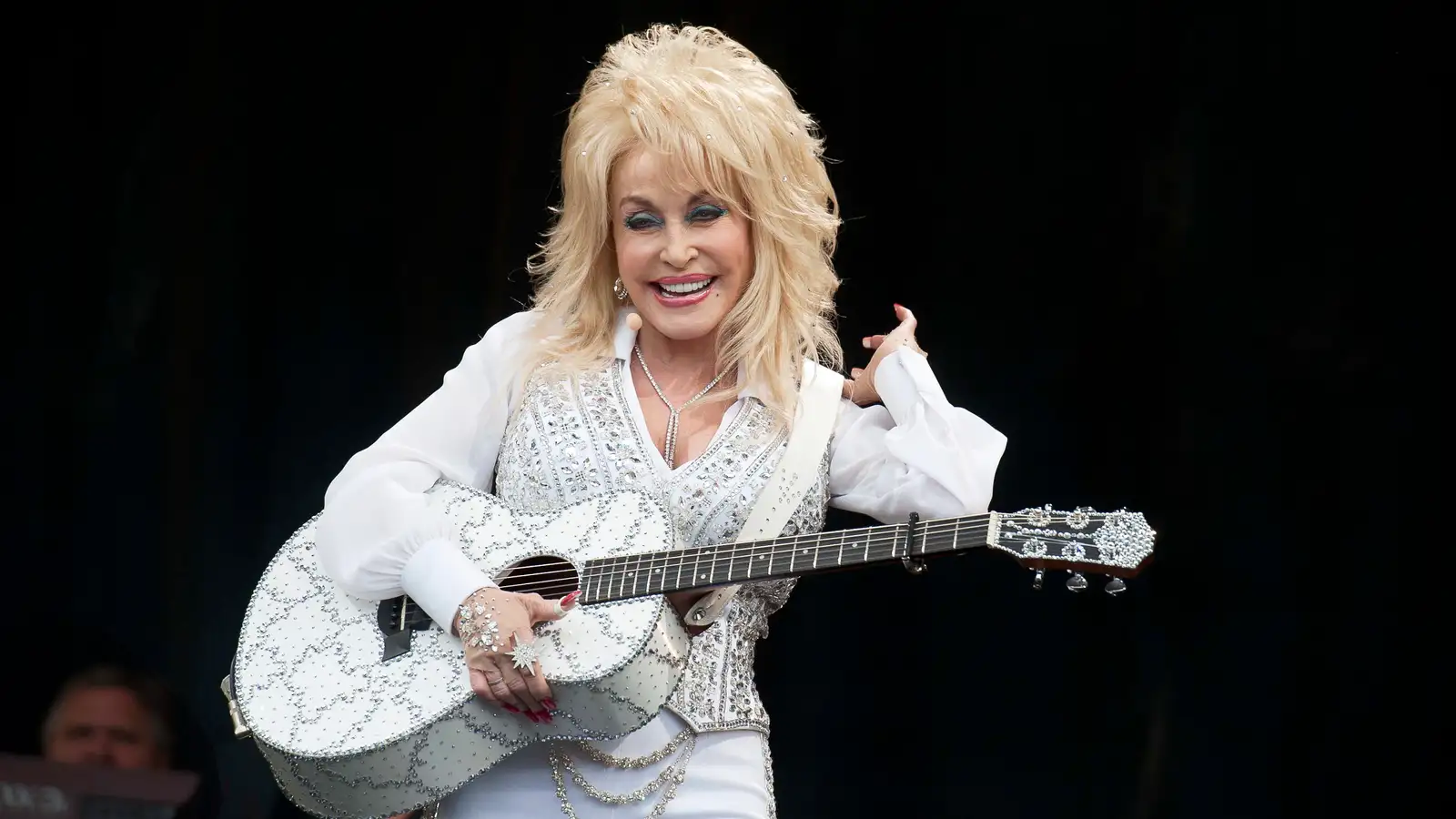 Dolly Parton: „ómögulegt að spranga með svima um sviðið á 13 sentímetra háum hælum“
